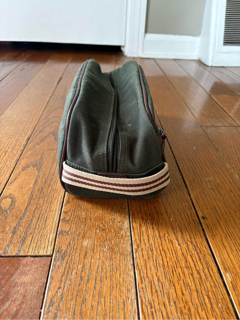 Baekgaard Sloan Toiletry Bag - Picture 2 of 7